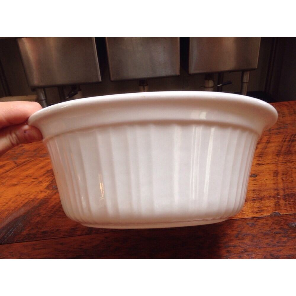 Corning Ware French White Stoneware 2 qt 1.9L Round Oval Casserole Dish 10"